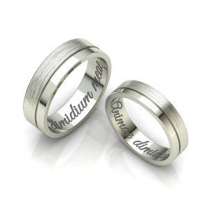 Кольцо с гравировкой фразы любви