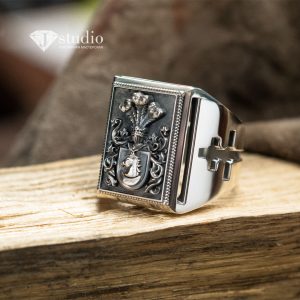 Почему темнеет серебро