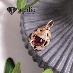 Ювелирные изделия с гранатом