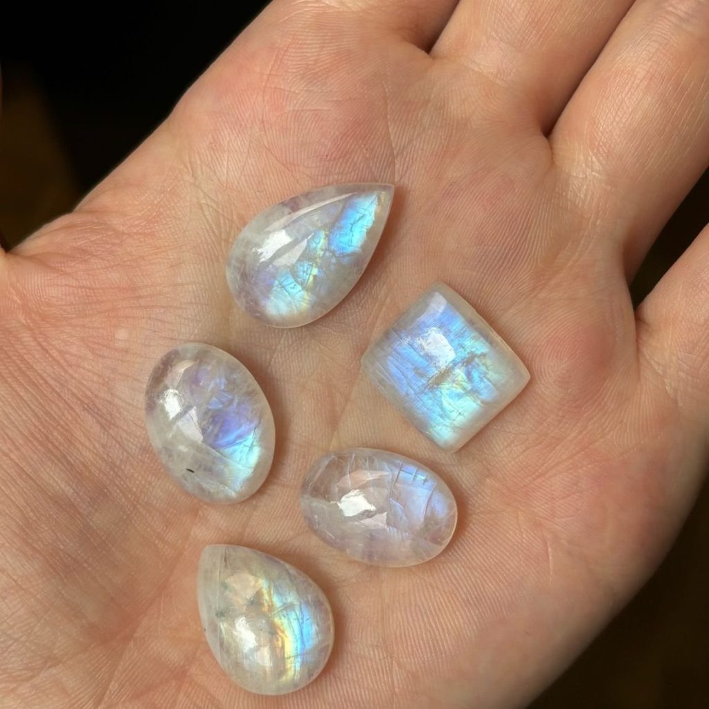 Лунный камень